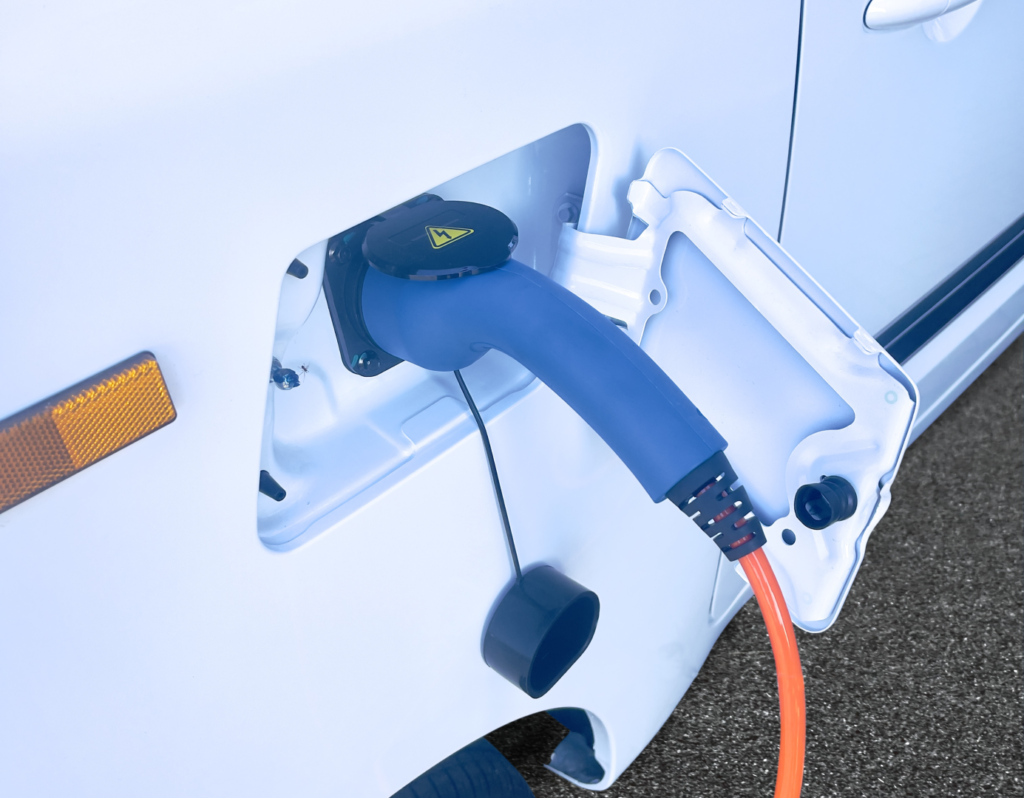 Jak prawidłowo ładować pojazd elektryczny? Poradnik dla użytkowników BAW